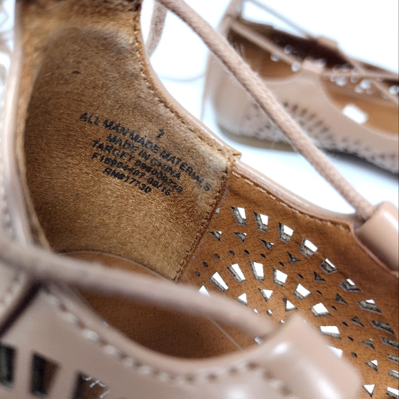 Mossimo Feliza Cut Out Tan Lace Up Flats - Picture 5 of 5